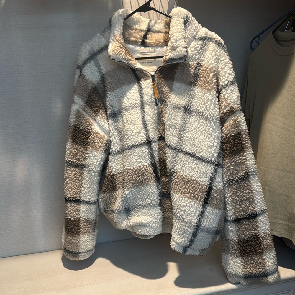 Thread and supply, fluffy jacket